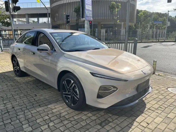 Roewe D7 EV 2024 Model 610km Rear Drive Zunrong Edition – фото 3