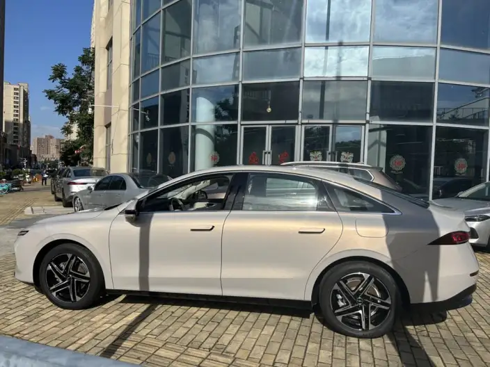 Roewe D7 EV 2024 Model 610km Rear Drive Zunrong Edition – фото 4