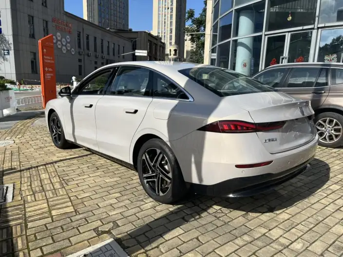 Roewe D7 EV 2024 Model 610km Rear Drive Zunrong Edition – фото 5