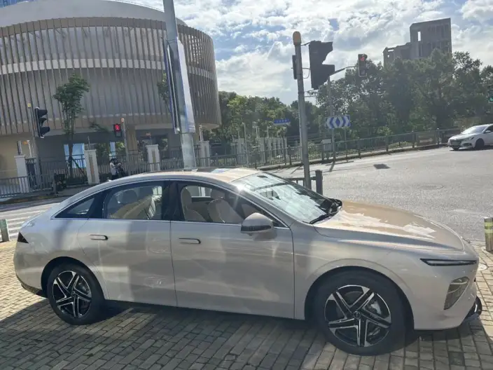 Roewe D7 EV 2024 Model 610km Rear Drive Zunrong Edition – фото 8