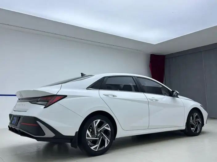 Hyundai Ioniq 2023 Model 1.5L CVT LUX Premium Edition – фото 6