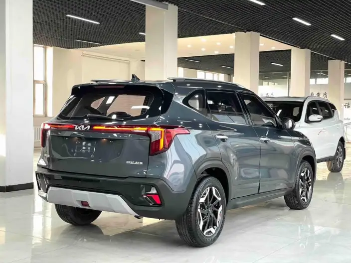 Kia Seltos 2023 Model 1.5L IVT Premium Edition – фото 6