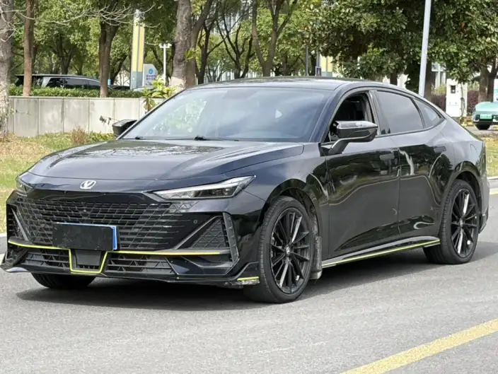 Changan UNI-V 2023 Model 1.5T Sports Edition – фото 1