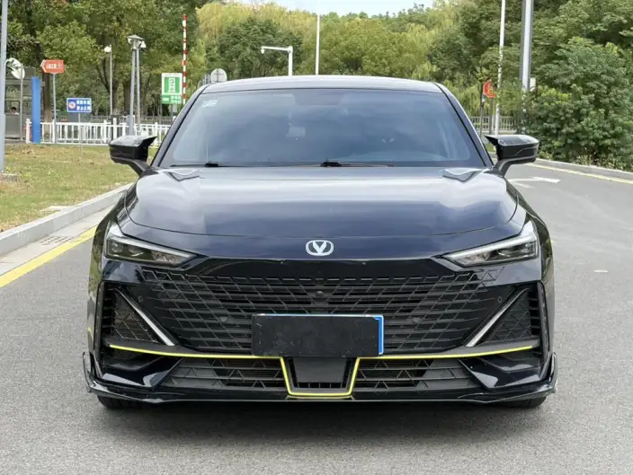 Changan UNI-V 2023 Model 1.5T Sports Edition – фото 2