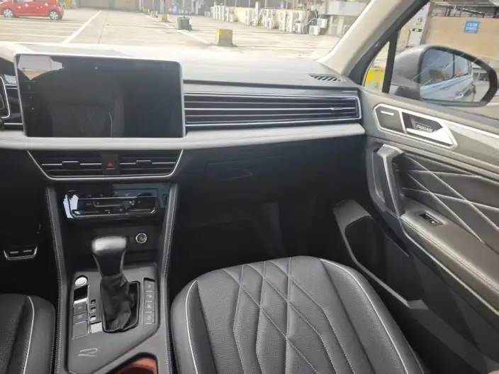 Volkswagen Tiguan L 2023 Model 330TSI 2WD Smart Edition – фото 8