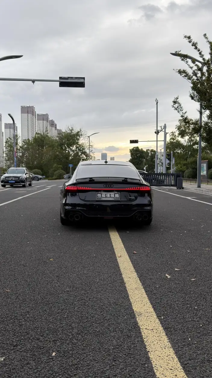 Audi A7 2022 Model 55 TFSI quattro Exclusive Model – фото 4