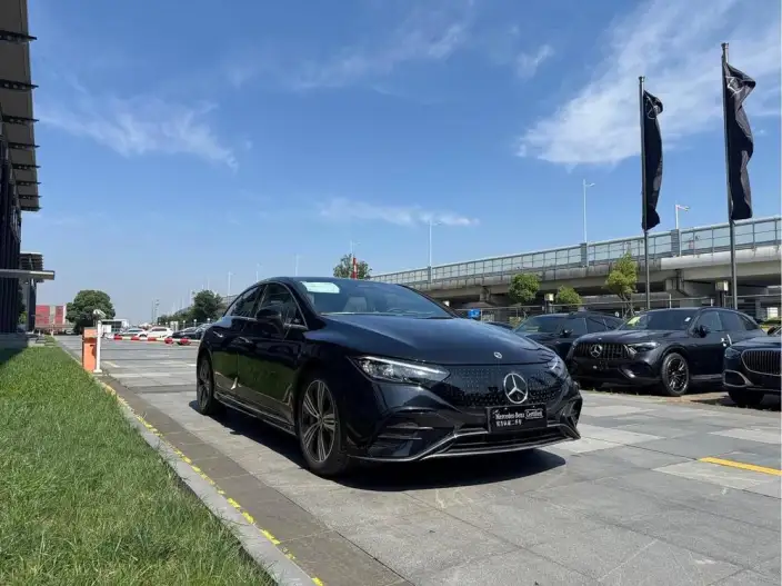 Mercedes-Benz EQE 2025 Model EQE 500 4MATIC Deluxe Edition – фото 3