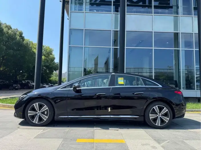Mercedes-Benz EQE 2025 Model EQE 500 4MATIC Deluxe Edition – фото 4
