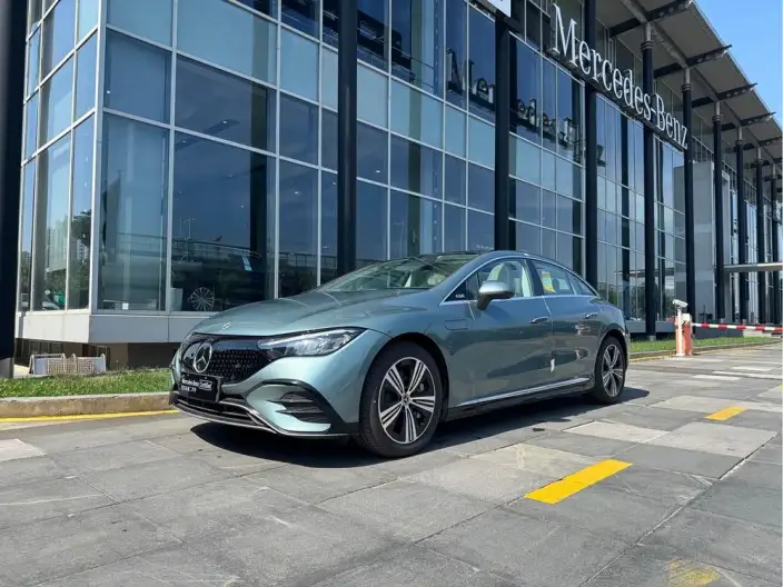 Mercedes-Benz EQE 2025 Model EQE 500 4MATIC Deluxe Edition – фото 1