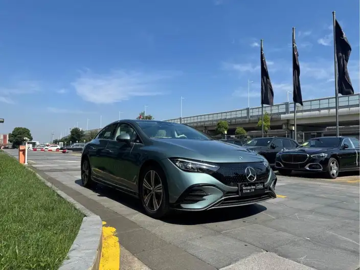 Mercedes-Benz EQE 2025 Model EQE 500 4MATIC Deluxe Edition – фото 3