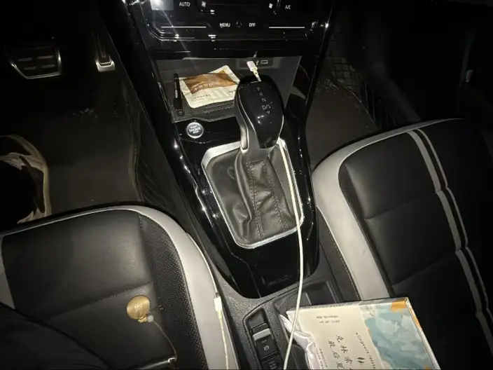 Volkswagen T-Roc 2024 Model 300TSI DSG Chenguang Edition – фото 9