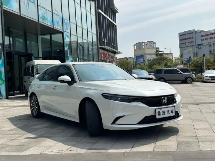 Model Ge 2023 Model 240TURBO CVT Deluxe Edition – фото 3