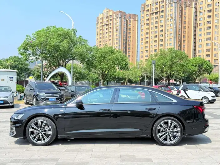Audi A6L 2024 Model 55 TFSI quattro Exclusive Dynamic Model – фото 4