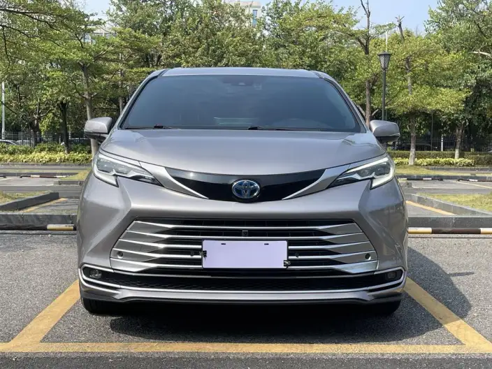 Toyota Sienna 2023 Model Hybrid 2.5L Platinum edition – фото 2