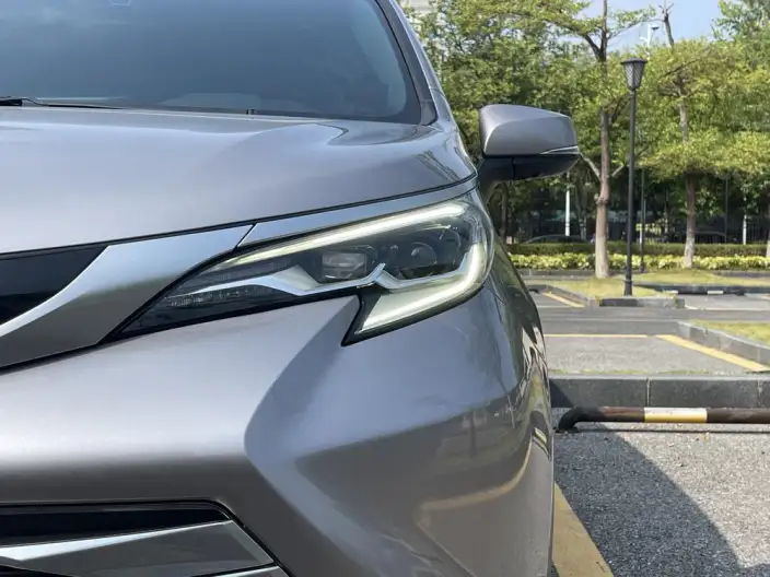 Toyota Sienna 2023 Model Hybrid 2.5L Platinum edition – фото 7