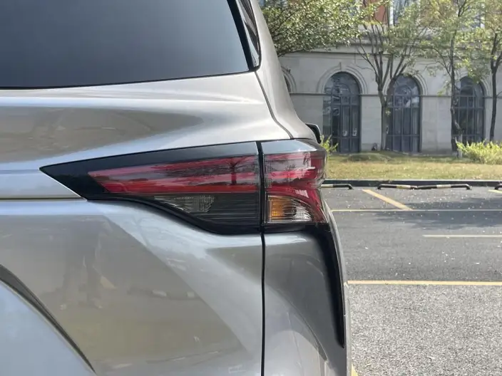 Toyota Sienna 2023 Model Hybrid 2.5L Platinum edition – фото 8