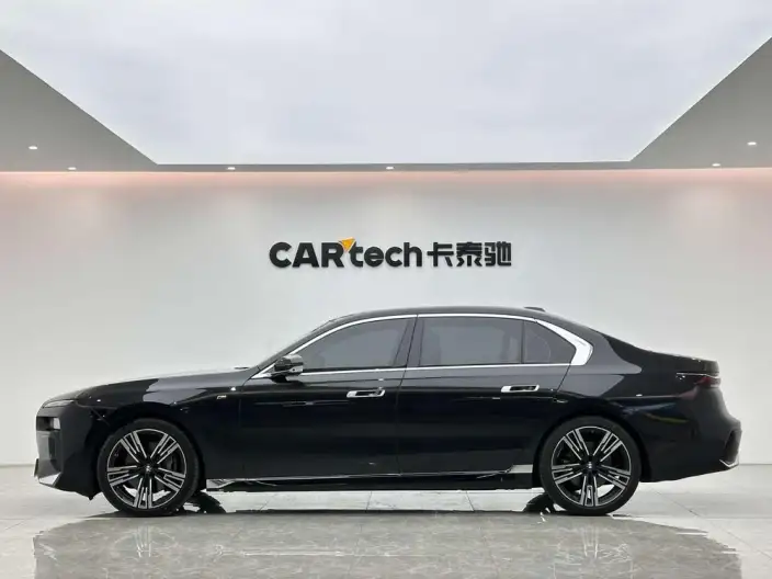 BMW 7 Series 2023 Model 740Li Leading Model M Sports Set – фото 4