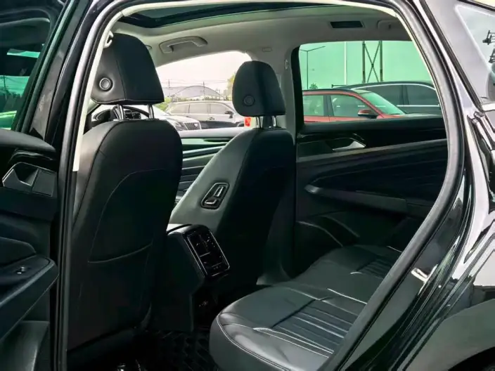 Volkswagen Passat PHEV 2023 Model 430PHEV Hybrid Elite Edition – фото 9