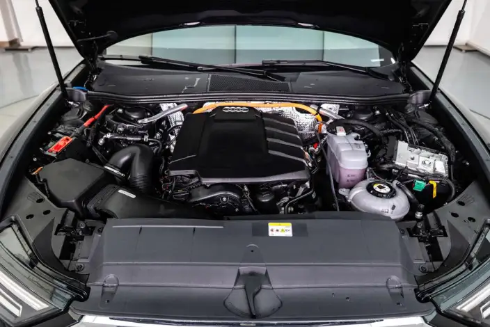 Audi A6L PHEV 2022 Model 55 TFSI e quattro – фото 6
