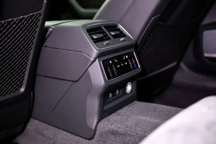 Audi A6L PHEV 2022 Model 55 TFSI e quattro – фото 7