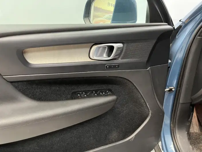 Volvo XC40 2024 Model B3 Smart Range Deluxe Edition – фото 9