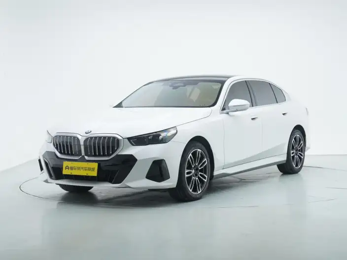 BMW 5 Series 2025 Model Facelift 525Li M Sports Set – фото 1