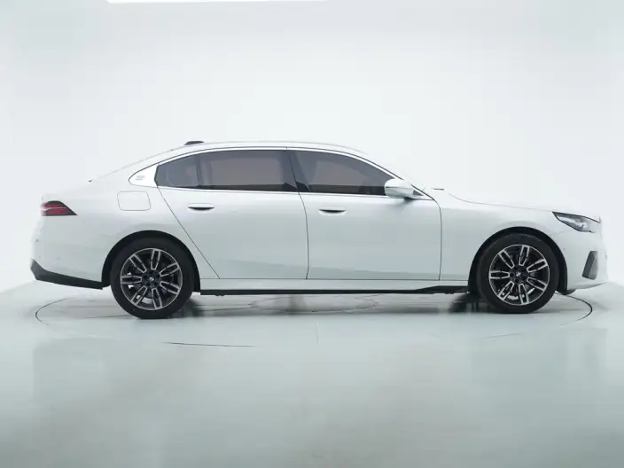 BMW 5 Series 2025 Model Facelift 525Li M Sports Set – фото 8