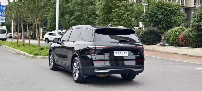 Ford Edge 2025 Model Ford Edge L 2.0T EcoBoost 2WD VII seat Luxury Model – фото 4