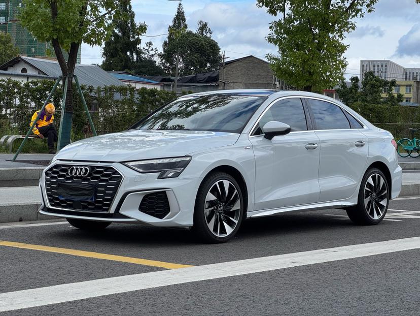 Audi A3 2023 Facelift A3L Limousine 35 TFSI Sport – фото 1