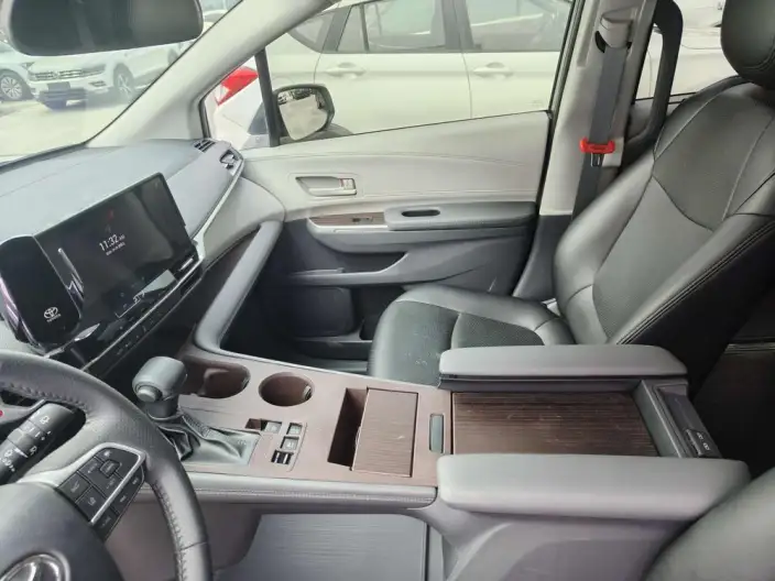 Toyota Sienna 2026 Model Hybrid 2.5L Comfort Edition – фото 8