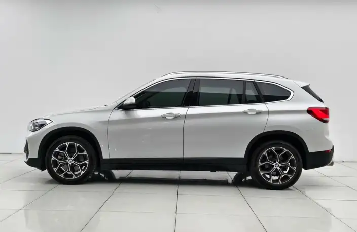 BMW X1 2022 Model sDrive25Li Leading Model – фото 3