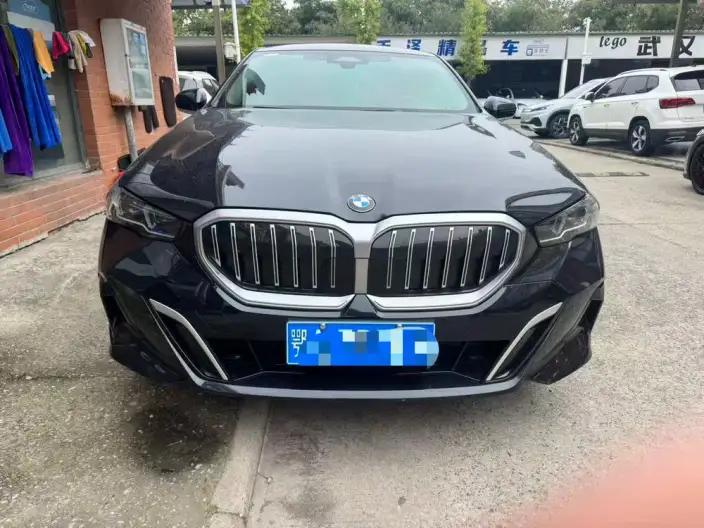 BMW 5 Series 2024 Model 525Li M Sports Set – фото 2