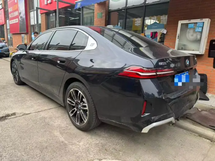 BMW 5 Series 2024 Model 525Li M Sports Set – фото 3