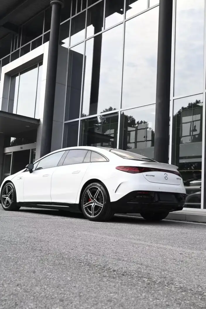 Mercedes-Benz EQE AMG 2023 Model EQE 53 4MATIC+ – фото 2