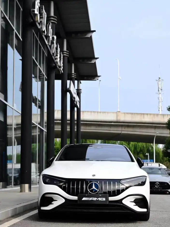 Mercedes-Benz EQE AMG 2023 Model EQE 53 4MATIC+ – фото 4