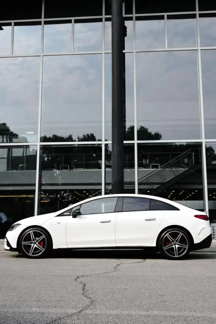 Mercedes-Benz EQE AMG 2023 Model EQE 53 4MATIC+ – фото 6
