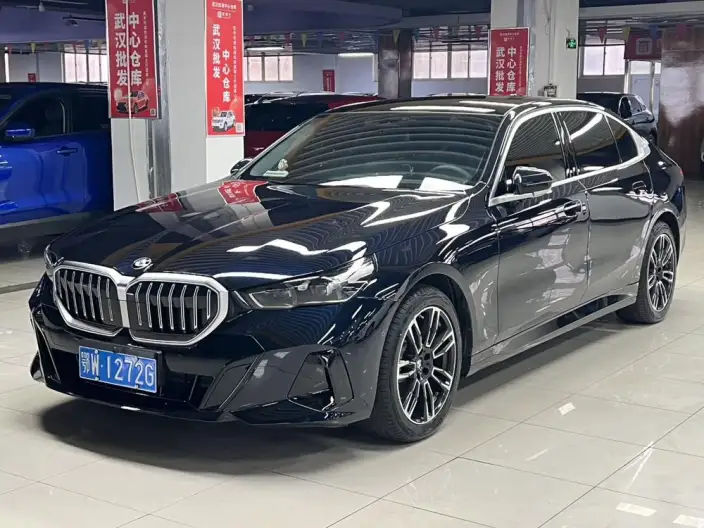 BMW 5 Series 2026 Model 525Li M Sports Set – фото 1