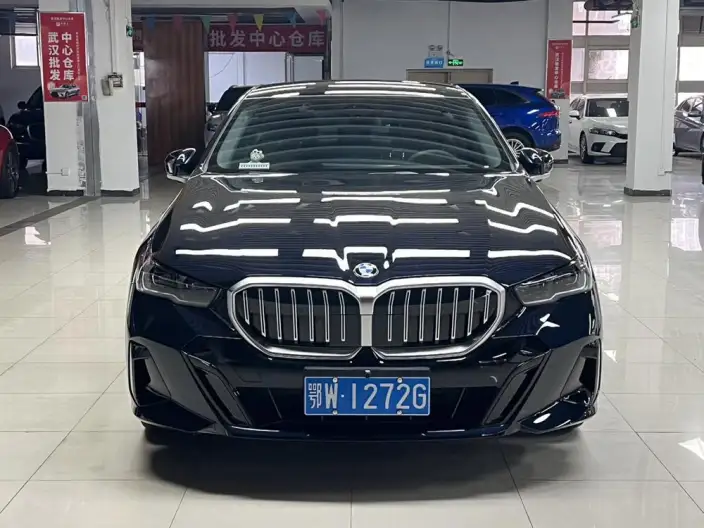 BMW 5 Series 2026 Model 525Li M Sports Set – фото 2