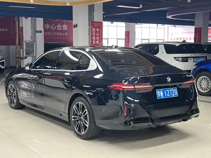 BMW 5 Series 2026 Model 525Li M Sports Set – фото 4