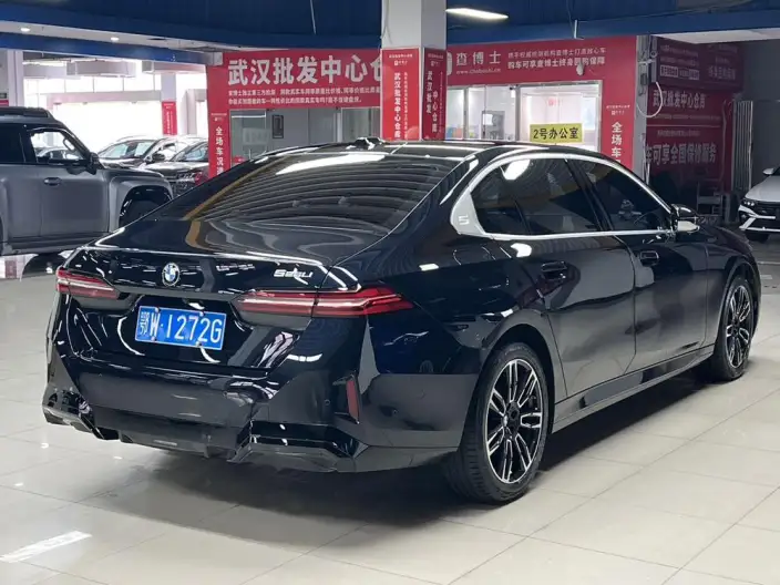 BMW 5 Series 2026 Model 525Li M Sports Set – фото 6