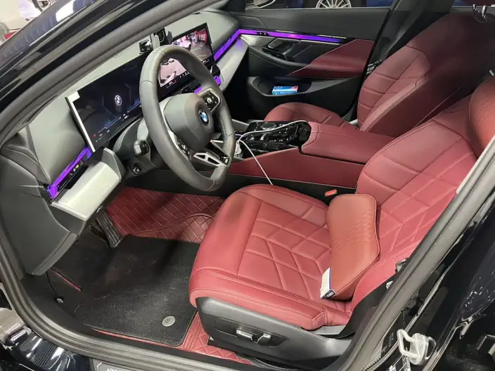 BMW 5 Series 2026 Model 525Li M Sports Set – фото 10