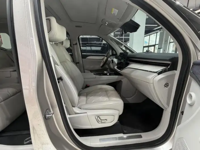Volvo EM90 2025 Model Ultra VI seat – фото 6