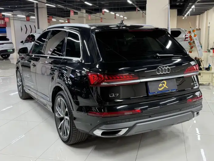 Audi Q7 2022 Model 55 TFSI quattro S line Noble Model