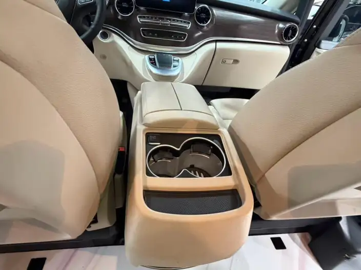 Mercedes-Benz V-Class 2022 Model V 260 Premium Edition – фото 9
