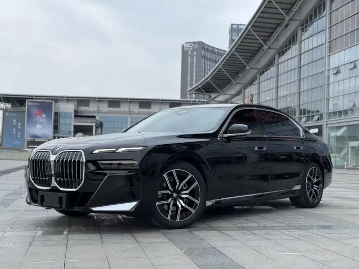 BMW 7 Series 2026 Model Facelift 735Li M Sports Set – фото 1