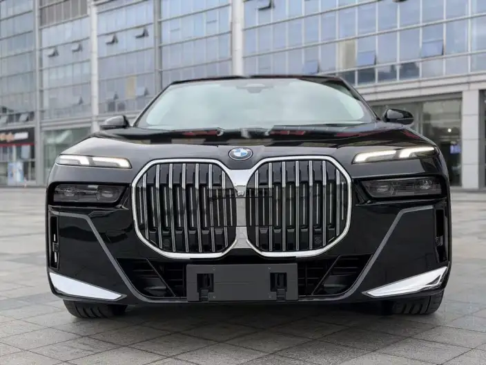 BMW 7 Series 2026 Model Facelift 735Li M Sports Set – фото 2