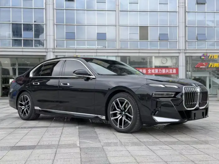 BMW 7 Series 2026 Model Facelift 735Li M Sports Set – фото 3
