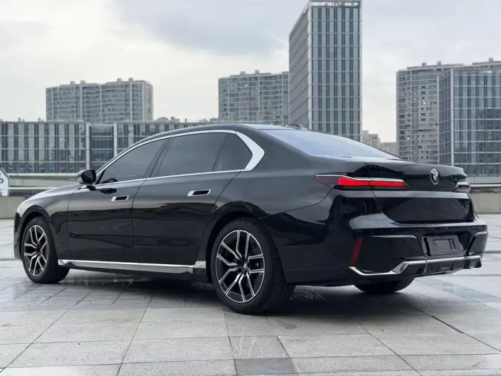 BMW 7 Series 2026 Model Facelift 735Li M Sports Set – фото 4
