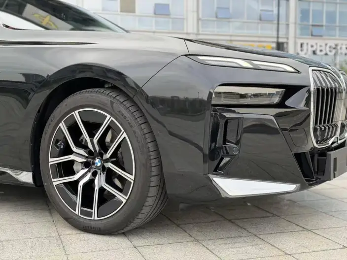 BMW 7 Series 2026 Model Facelift 735Li M Sports Set – фото 8