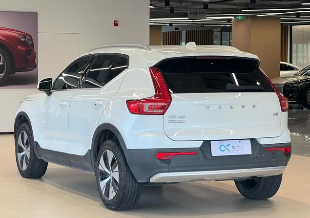 Volvo XC40 2024 B3 Smart Vision Luxury – фото 4
